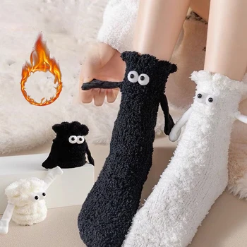 Мультяшные кораллово-бархатные носки для женщин, Креативное Магнитное притяжение, Руки, Черные, Белые Глаза, Носки для пар, Женские носки Ins - Изображение 1  